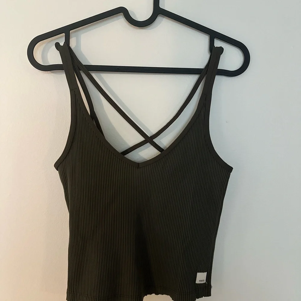 Vuori ribbed crop tank - Picture 2 of 4